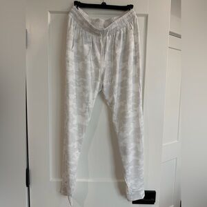 NO BULL White/Gray Camouflage Jogger Pants